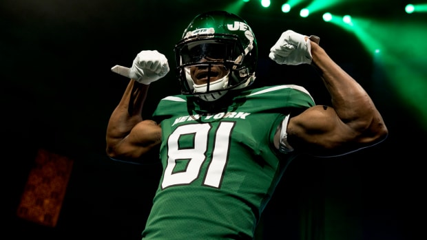 jets_new_uniforms.jpg